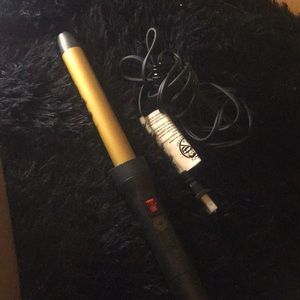 This is martino Curling iron brand new